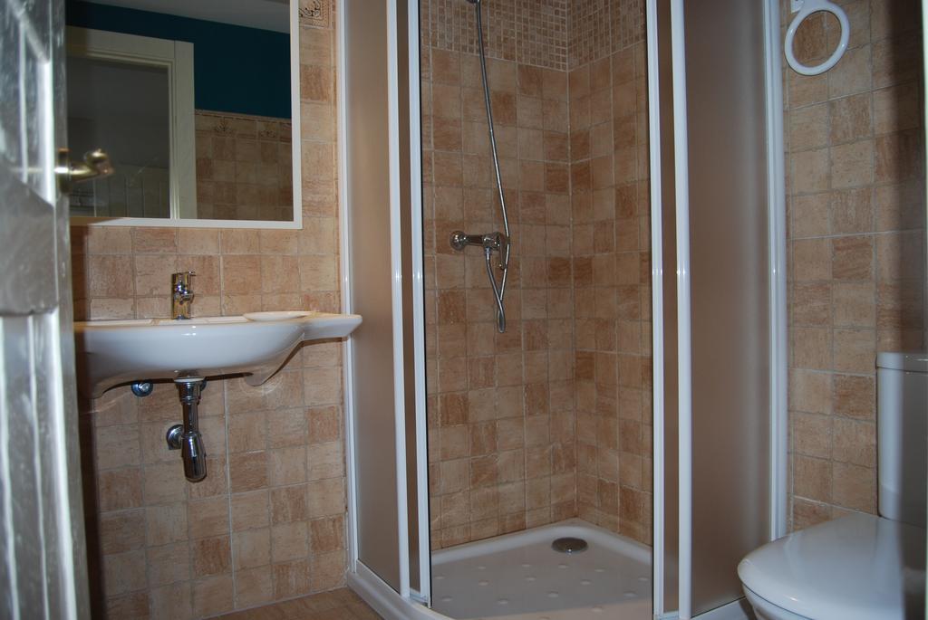 Apartamentos Casa Isabale Biescas  Habitación foto