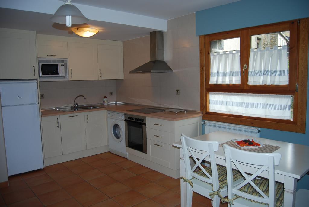 Apartamentos Casa Isabale Biescas  Habitación foto