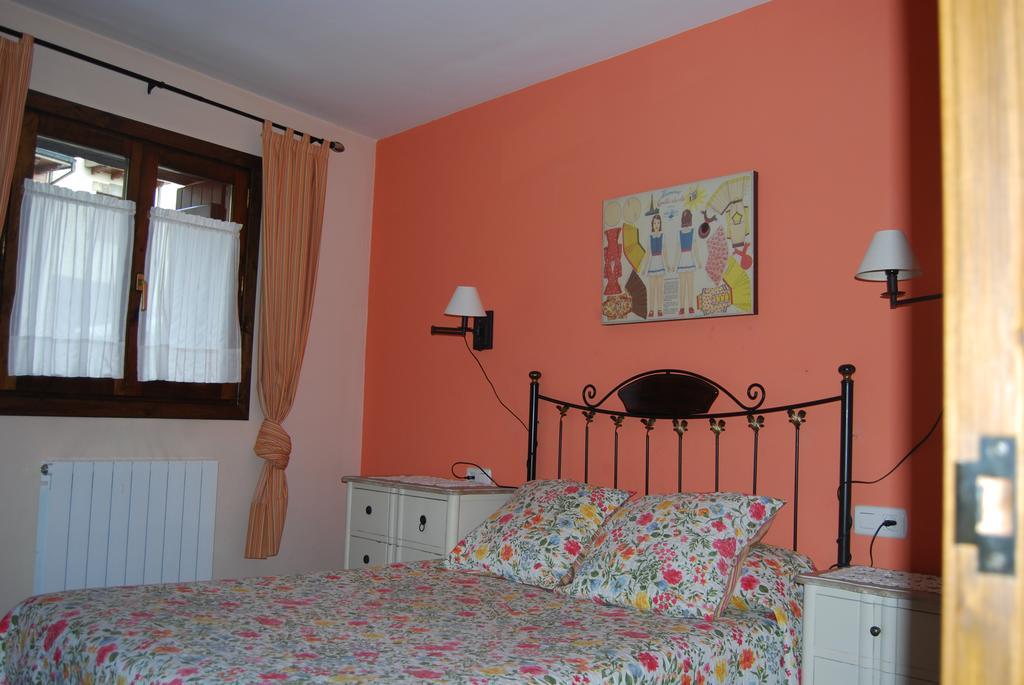 Apartamentos Casa Isabale Biescas  Habitación foto
