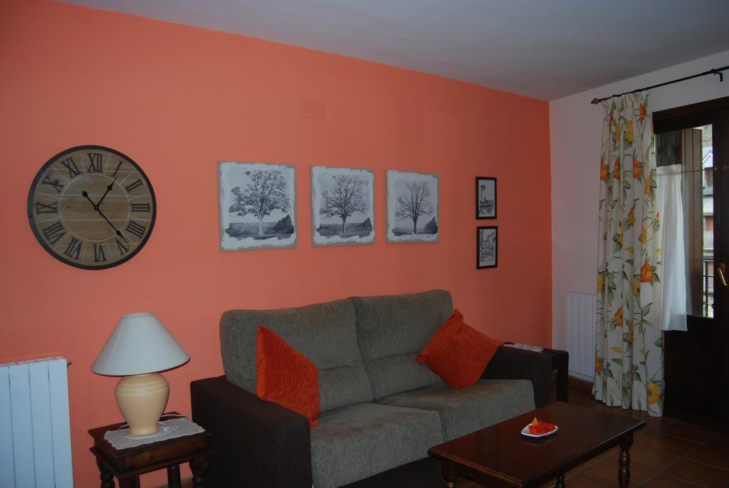 Apartamentos Casa Isabale Biescas  Habitación foto